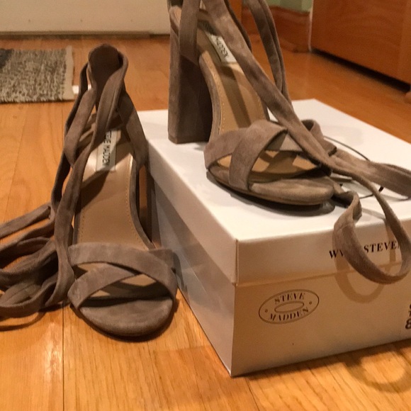 Steve Madden CHRISTEY Taupe Heels - Picture 3 of 8